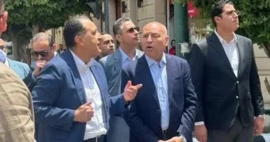 رئيس الوزراء يتفقد شارع الألفى وتطوير منطقة السيدة عائشة
