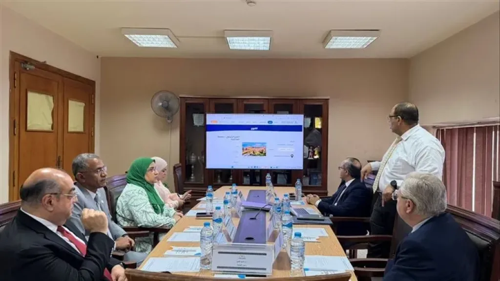 تطوير الخدمات الإلكترونية واكتشاف المواهب، أبرز ملامح اجتماع مجلس إدارة  جامعة حلوان
