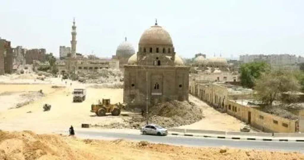 رئيس الوزراء يتوجه لتفقد أعمال تطوير منطقتى السيدة عائشة والسيدة نفيسة