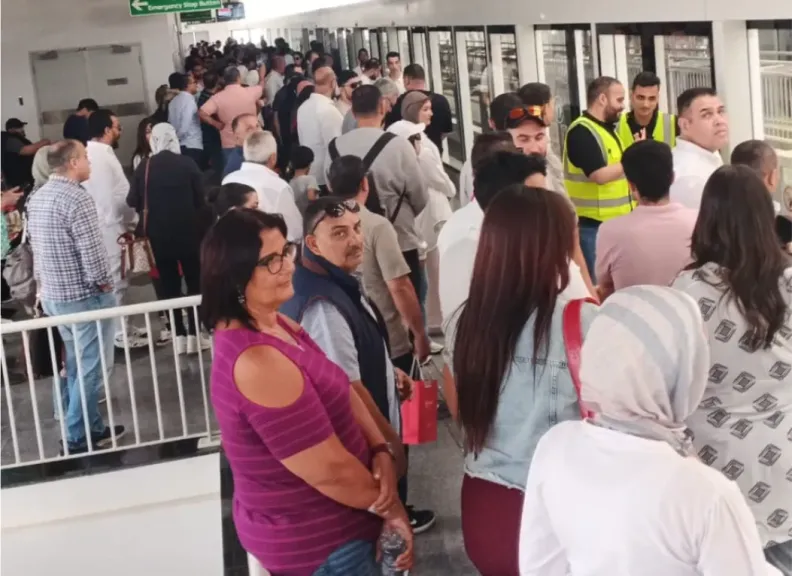 بالصور  اقبال  كبير من المواطنين  لمونوريل شرق النيل  من محطة المشير طنطاوى وحتى العدالة بالعاصمة
