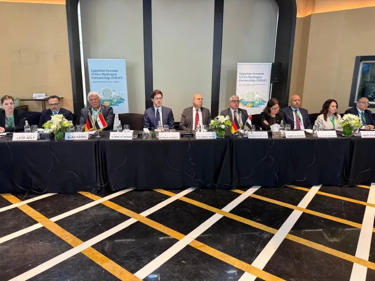 وزير الطيران: مصر تتجه لتوطين صناعة الطيران الأخضر وتعزيز الوقود المستدام