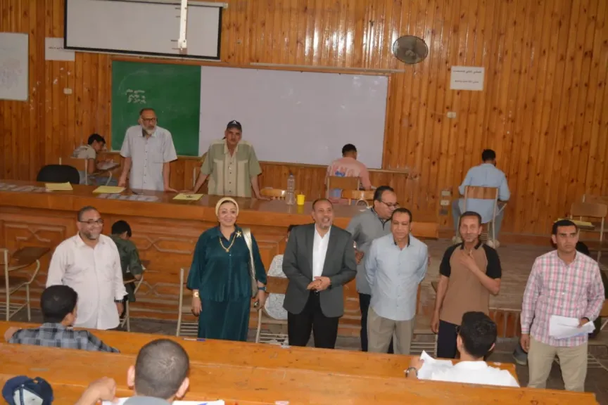 نائب رئيس جامعة الأزهر للوجه القبلي يواصل متابعة امتحانات الفترة المسائية
