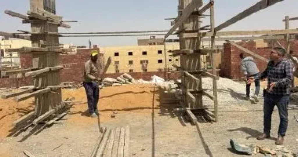 حملات بهضبة الأهرام لمواجهة المخالفات.. ووقف أعمال بناء غير مرخص