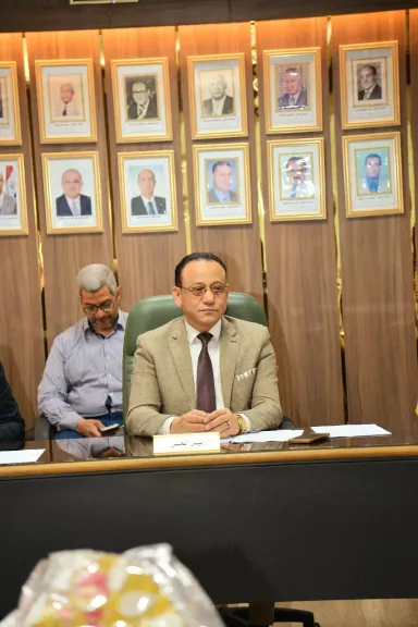 مجلس الدراسات العليا والبحوث بجامعة أسيوط يعقد اجتماعه الدوري لمناقشة