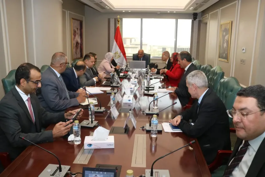 وزير الكهرباء  يبحث مع وفد البنك الدولي تقوية الشبكة الموحدة وتحقيق الاستدامة المالية وتحسين كفاءة الطاقة