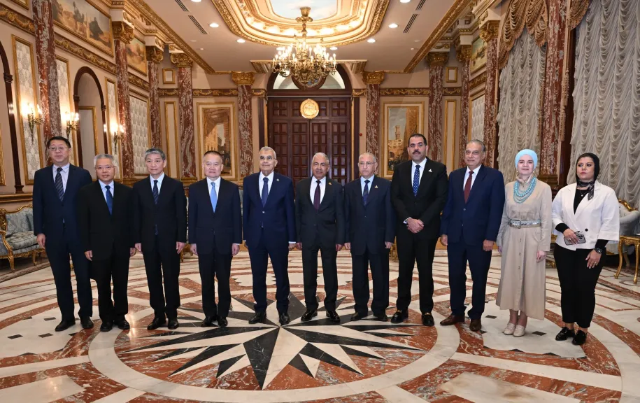 رئيس الشيوخ يستقبل وفد الحزب الشيوعي الصيني