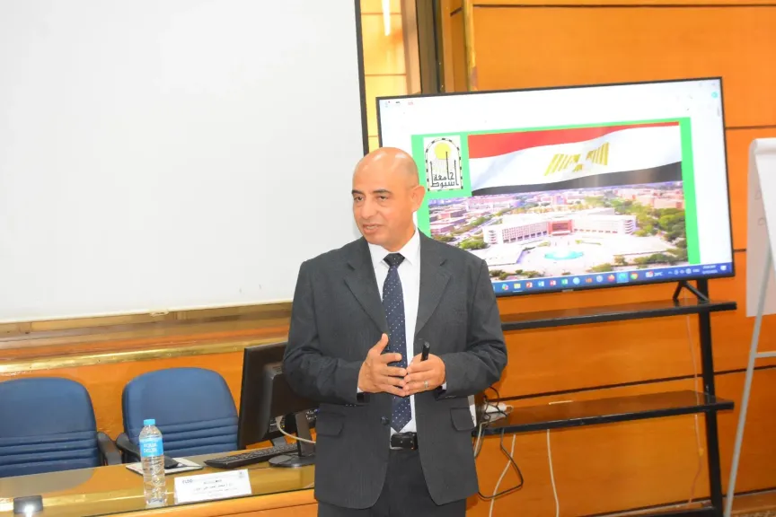 ”التطوير المؤسسي في خدمة المجتمع وتنمية البيئة”.. جلسة علمية ضمن البرنامج