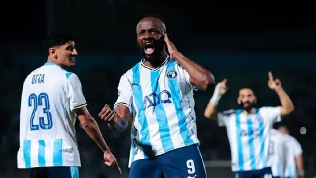 فيستون ماييلي يقود هجوم بيراميدز المتوقع أمام سموحة في الدوري