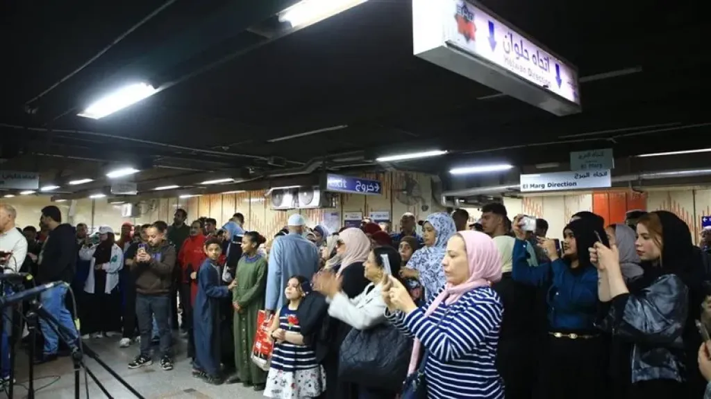 انتظام حركة المترو بالخط الأول بعد تعطل أحد القطارات بمحطة سعد زغلول