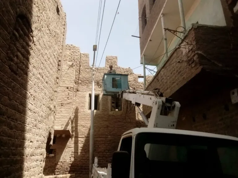 محافظ أسيوط: رفع كفاءة منظومة الإنارة العامة بقرية البربا بمركز صدفا لتحسين