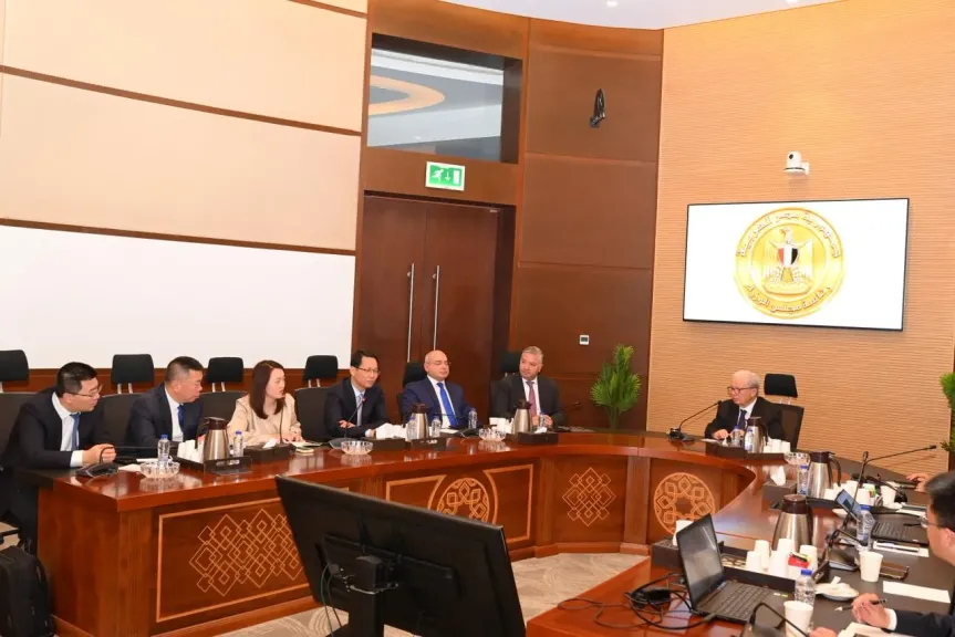 نائب رئيس الوزراء يبحث مع وفد صينى تعزيز الاستثمارات بالمنطقة الاقتصادية لقناة السويس