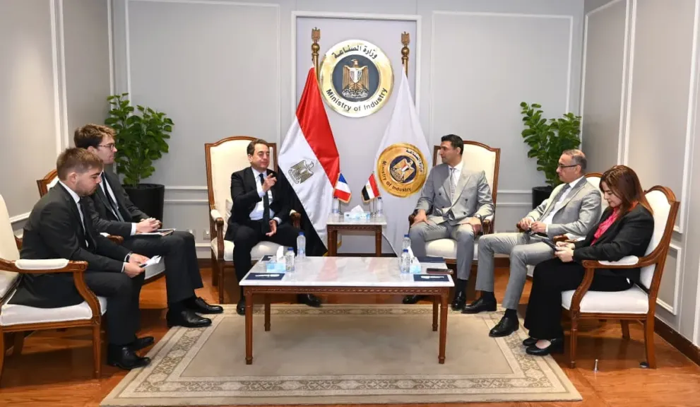 وزير الصناعة يبحث مع سفير فرنسا نقل التكنولوجيا