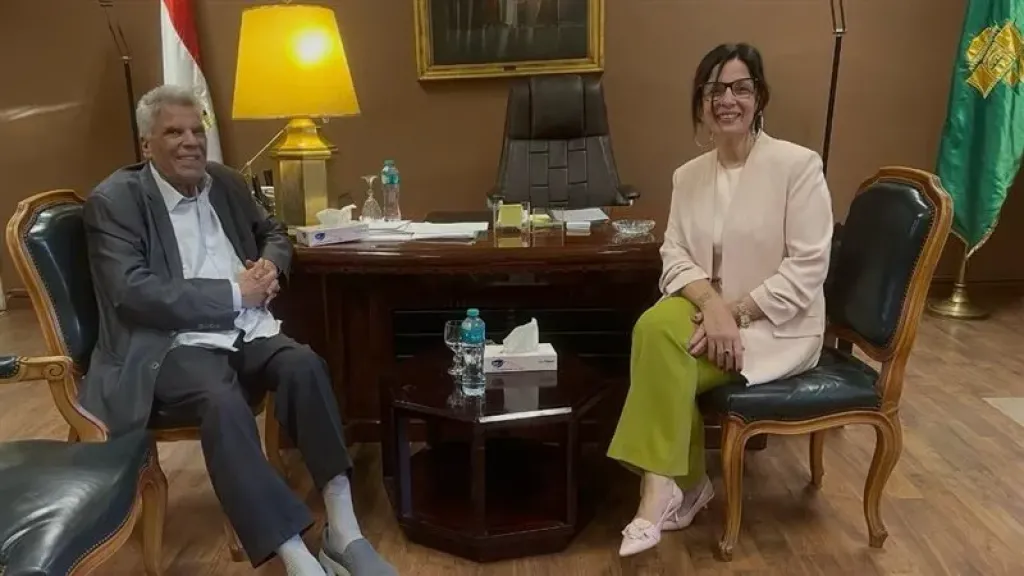 وزيرة الثقافة تلتقي الروائي إبراهيم عبد المجيد ضمن سلسلة حواراتها مع المثقفين