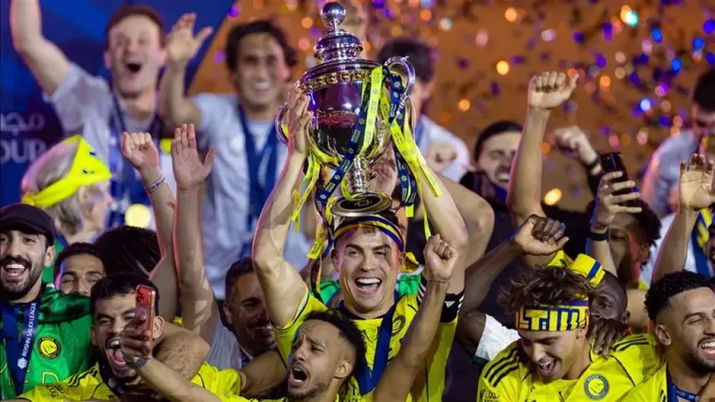 رونالدو يصنع المجد ويرفع كأس دوري روشن السعودي مع النصر