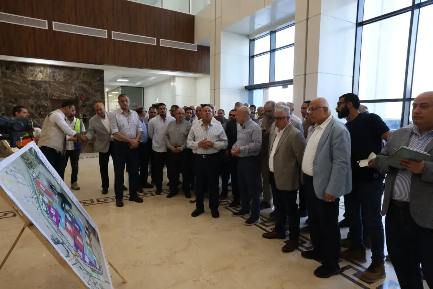 وزير النقل يتفقد تطوير ميناء السخنة ويشهد وصول سفينة CMA CGM Cent AURUS