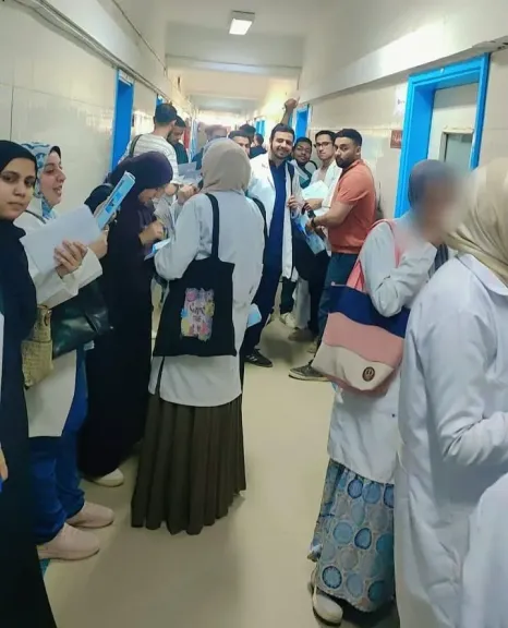 المستشفى الرئيسي بجامعة أسيوط يقيم مهارات أطباء الامتياز دفعة (٦١)