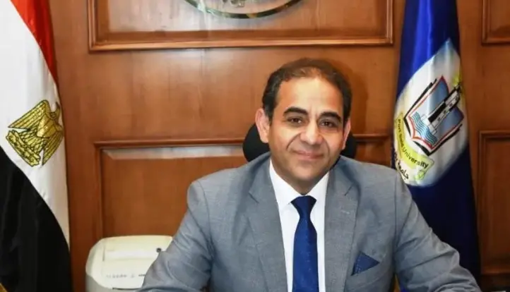 رئيس جامعة بورسعيد يقرر صرف مكافأة إجادة بقيمة 2500 جنيه للعاملين
