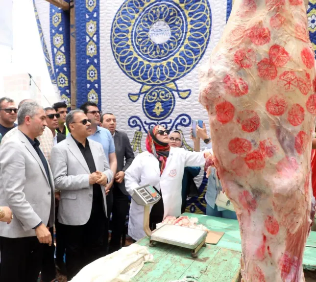 محافظ الشرقية يتفقد سوق «اليوم الواحد» بالزقازيق للاطمئنان علي  توافر السلع وجودتها وأسعارها