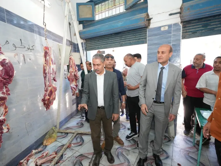 استعدادًا لعيد الأضحى المبارك.. محافظ أسيوط يتابع توافر اللحوم ويتفقد منفذ الثروة الحيوانية