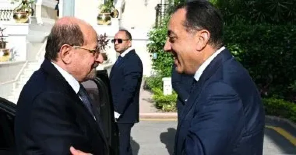 رئيس الوزراء يلتقي نظيره اليمني
