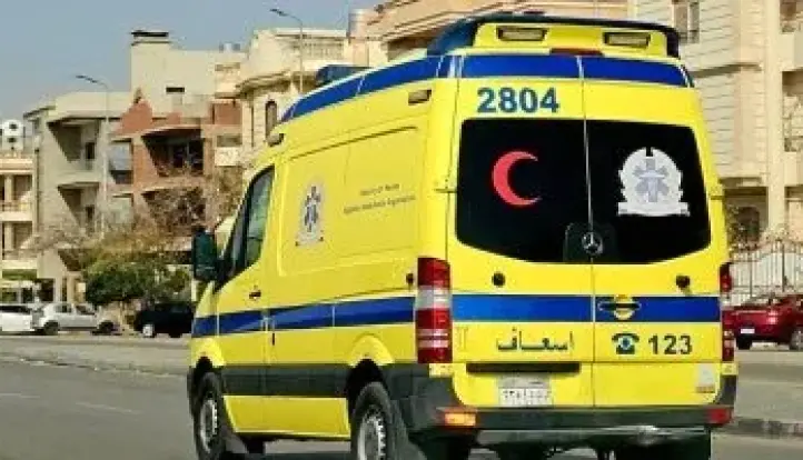 مصرع سائق وإصابة فتاة إثر حادث تصادم سيارة ودراجة بأبو النمرس