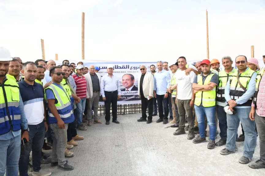 وزير النقل يتفقد مشروع الخط الأول من شبكة القطار الكهربائى السريع (السخنة /العلمين/مطروح