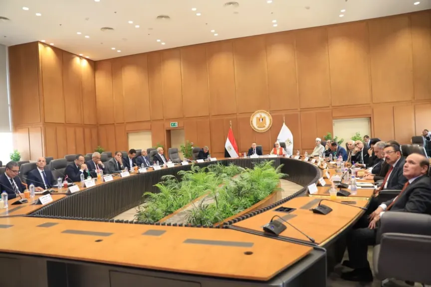 وزير التعليم العالي يوجه بالإسراع في تدويل الجامعات المصرية وربط البرامج الأكاديمية بسوق العمل