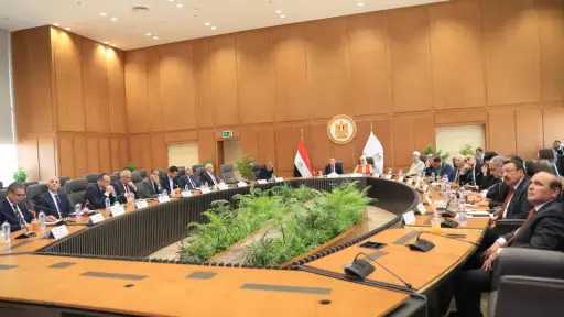 وزير التعليم العالي يوجه بالإسراع في تدويل الجامعات المصرية وربط البرامج الأكاديمية بسوق العمل