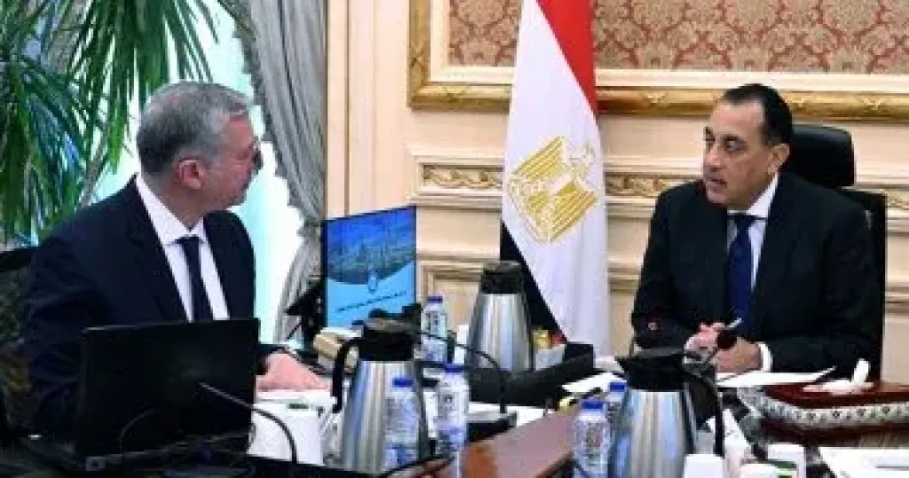 رئيس الوزراء يتابع مع وزير البترول عددا من ملفات عمل القطاع