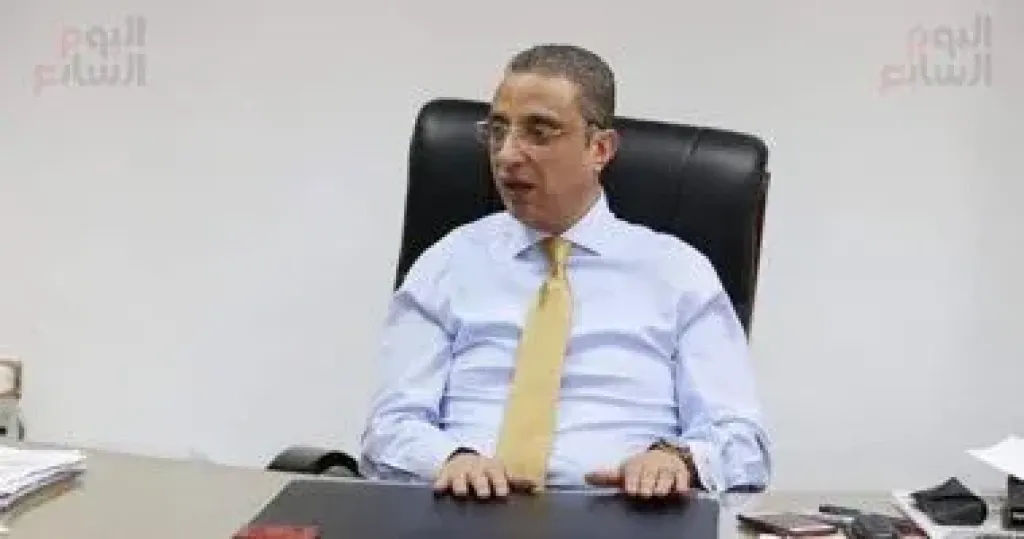 محافظ الجيزة يوجه بالغلق الفورى للمقاهى المخالفة والمتعدية على الطريق العام
