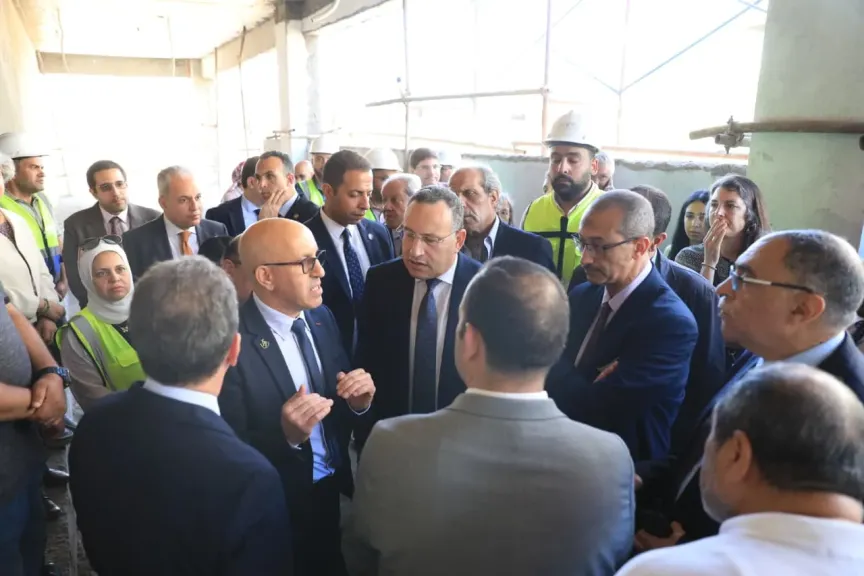 قنصوة يتابع تنفيذ الحرم الجديد للجامعة الأهلية الفرنسية بمدينة الشروق