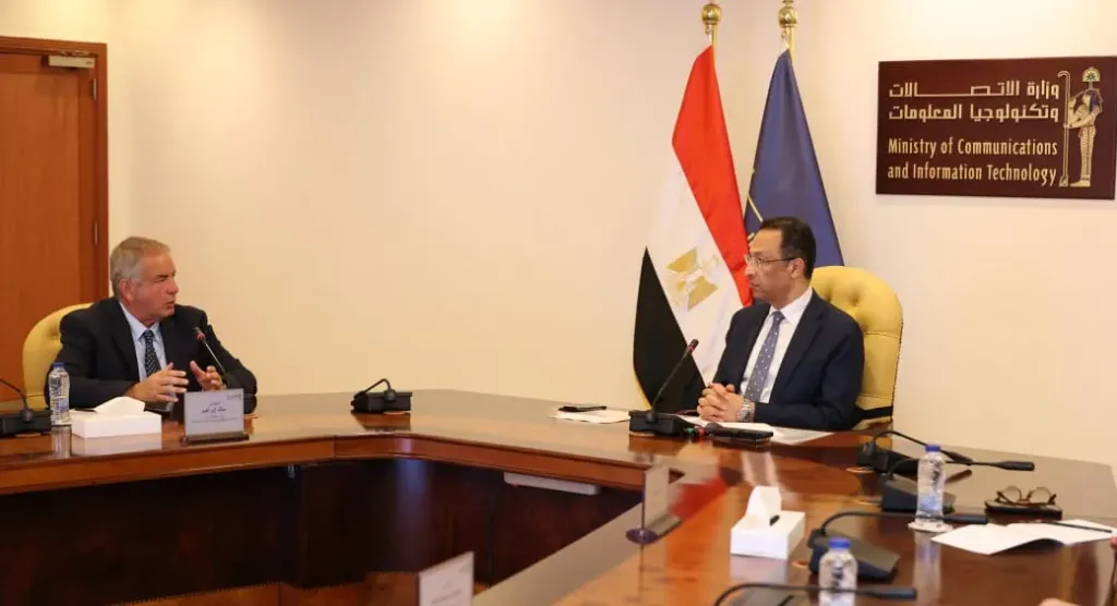 وزير الاتصالات يناقش مع غرفة صناعة تكنولوجيا المعلومات والاتصالات دعم الشركات الناشئة وتأهيل الشباب رقمياً