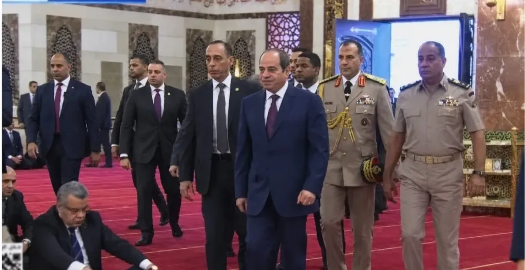 الرئيس السيسي يصل لأداء صلاة عيد الأضحى بمسجد الرحمن الرحيم