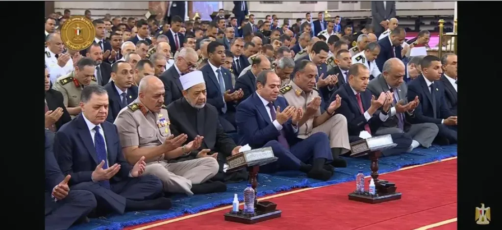 الرئيس السيسي يستمع إلي خطبة عيد الأضحى بمسجد الرحمن الرحيم ( بث مباشر )