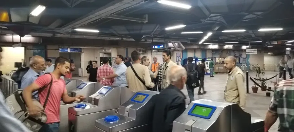 وزير النقل يتابع انتظام العمل بمرافق النقل والمواصلات.. ويوجه بتواجد القيادات والمسؤلين بالمواقع