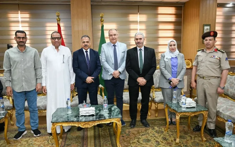محافظ الشرقية يستقبل وفود المهنئين بعيد الأضحى المبارك بمكتبه بالديوان العام ( صور )