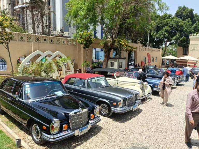 مهرجان للسيارات الكلاسيكية في شوارع مصر الجديدة ( صور )