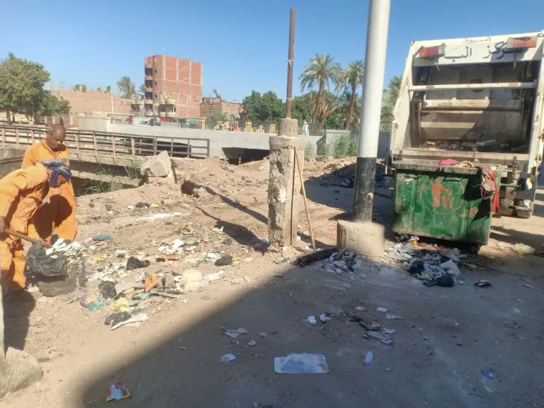 محافظ أسيوط: رفع نحو 320 طن مخلفات وتكثيف حملات النظافة بجميع المراكز والأحياء