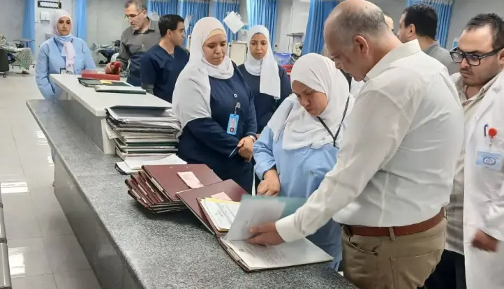 د. خالد موافى  مساعد رئيس  التأمين الصحي فى جولة مفاجئة بمستشفى صيدناوي