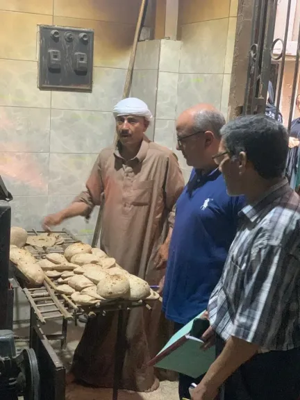 الدفع بسيارات متنقلة لتوفير الخبز المدعم بالشرقية خلال عيد الأضحى وتحرير 99 محضراً للمخابز المخالفة