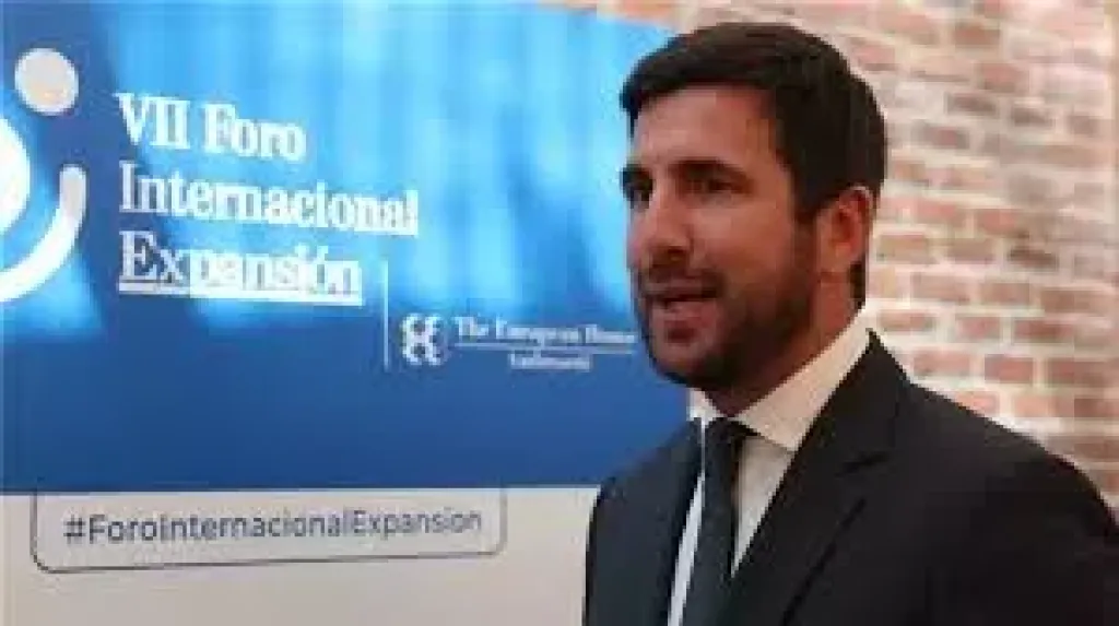 حديث الشارع الكروي وأبدى موافقة، من المدرب الذي تفاوض معه ريكيلمي لقيادة ريال مدريد؟