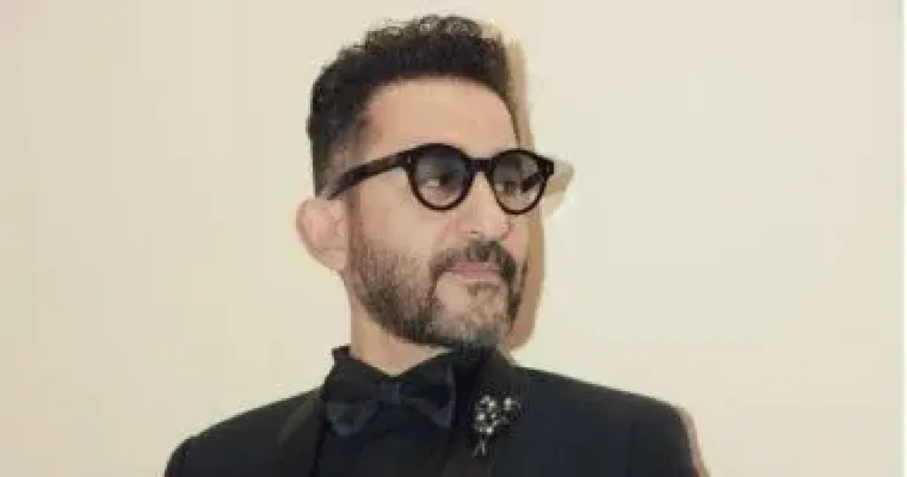 كريم عبد العزيز ينعي والدة احمد حلمي