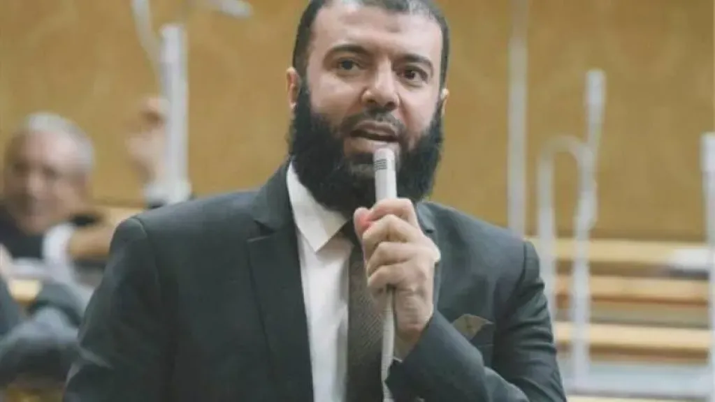 عاصفة تحت القبة.. «النور» يتهم «برشامة» بالتطاول على الدين ويطالب بمحاسبة صُنّاعه