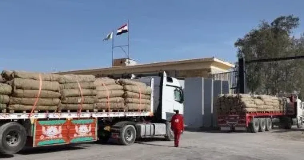قافلة زاد العزة الـ 204 تدخل إلى قطاع غزة محملة بالمساعدات الإنسانية