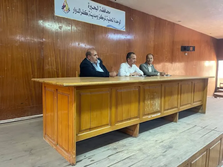 ”حجاج” يعقد اجتماعًا للتصدي للبناء والتعامل الفوري مع أي محاولة للتعدي على مستوى المحافظة