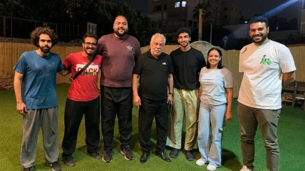 أشرف زكي يتدخل لحل أزمة المسرحية الممنوعة