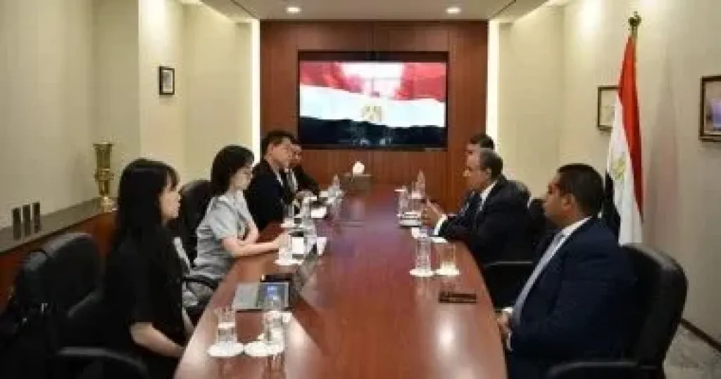 وزير الخارجية يلتقى ممثلى كبرى الصحف ووكالات الأنباء الكورية