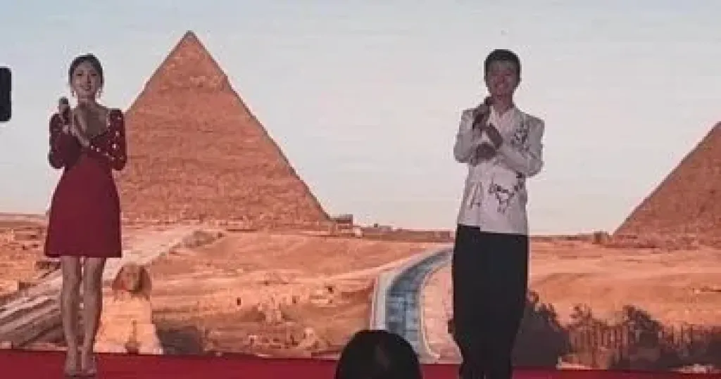 حلوة يا بلدى بالصيني.. شاهد كيف احتفل صينيون بالصداقة مع مصر