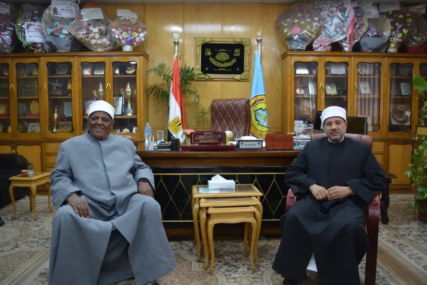 نائب رئيس جامعة الأزهر للوجه القبلي يستقبل فضيلة الأستاذ الدكتور عباس شومان