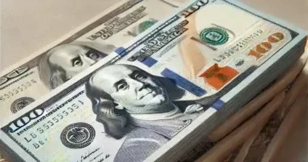 الدولار يحافظ على هدوئه أمام الجنيه.. تعرف على الأسعار بالبنوك